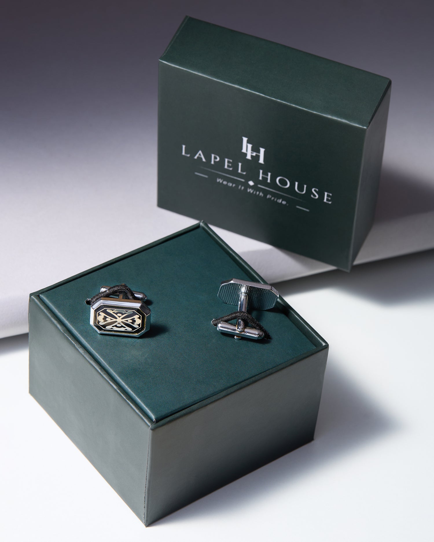 The Chevalier Executive Cufflinks — Black & Gold Heraldic Motif